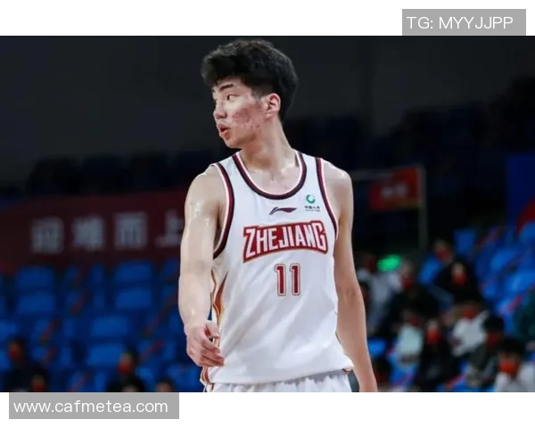 余嘉豪：从篮球新星到职业生涯的璀璨之路探索与展望